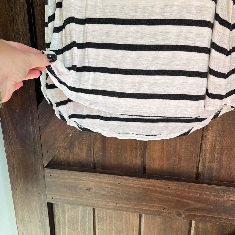 Cyrus Women’s Short Sleeve Black and White Striped Rayon Blend‎ TShirt - Picture 4 of 4